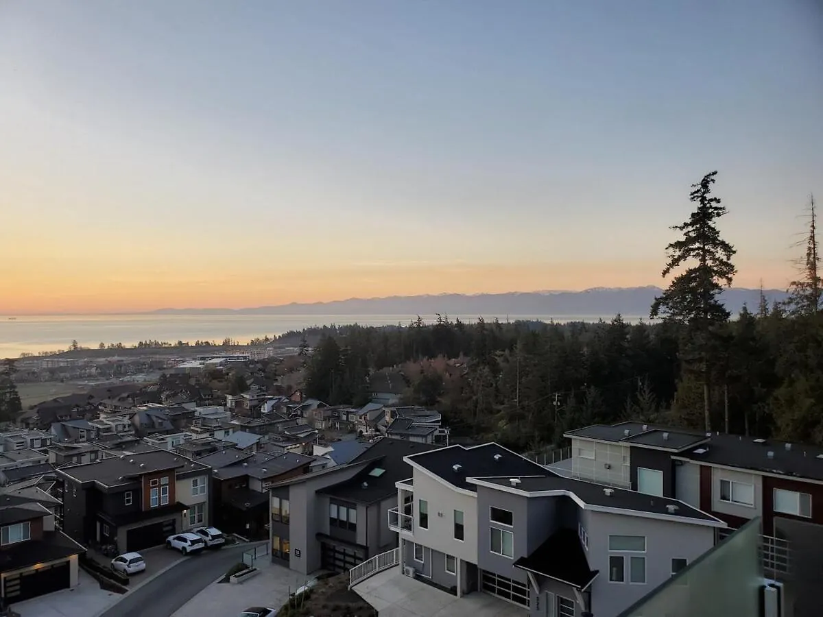 Ocean View Modern 1 Bed Room Suite With Two Beds And A Full Kitchen Colwood Apartment